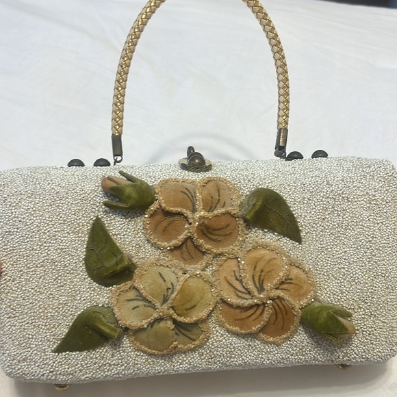Vintage Midas of Miami White Wicker Beaded Purse with Velvet Flower Appliqué - Picture 10 of 12